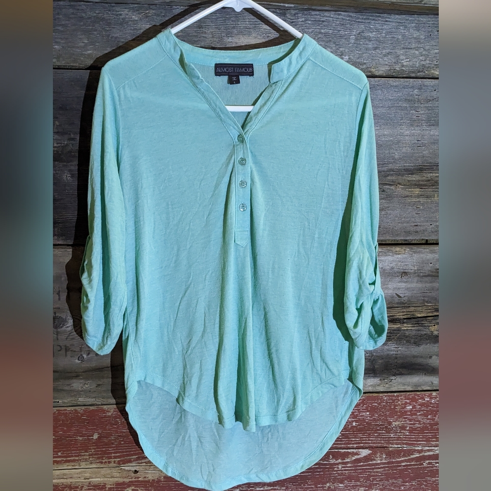 Mid-sleeve shirt